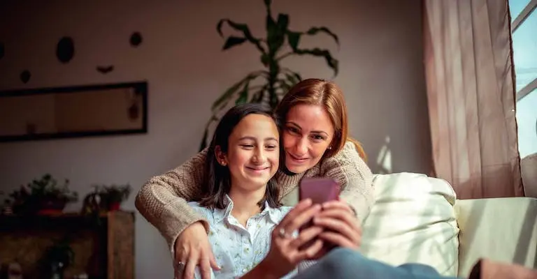 5 ting du bør tenke på før du kjøper mobil til barna